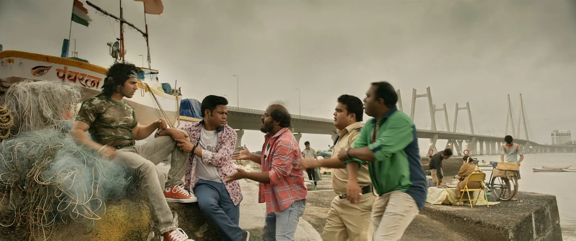 Judwaa 2 (2017) 430MB Full Movie 480p BluRay Download Screenshot